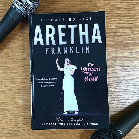 Aretha Franklin:Tribute Edition softcover Bio - Picture 16 of 16